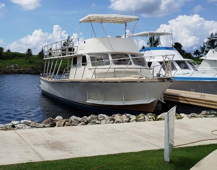 Stingray city boat Grand Cayman