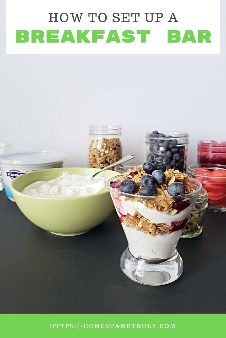 How to set up a breakfast bar, a perfect morning for friends and family. Find the perfect toppings to enjoy with your yogurt bar, a delicious brunch alternative.