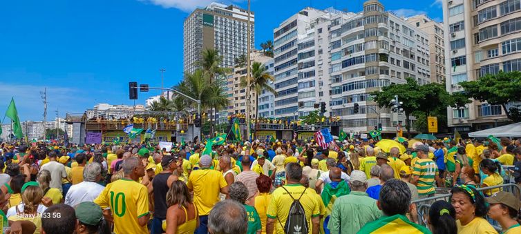Brasília (DF) 16/03/2025 - TAto pro Bolsonaro em Copacabana.
Foto: Gilberto Costa/Agência Brasil