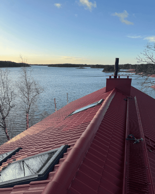 Kattoremontti Turku –Raksve remontoi laadukkaasti peltikatot ja tiilikatot Turussa. Myös Turun saaristossa.