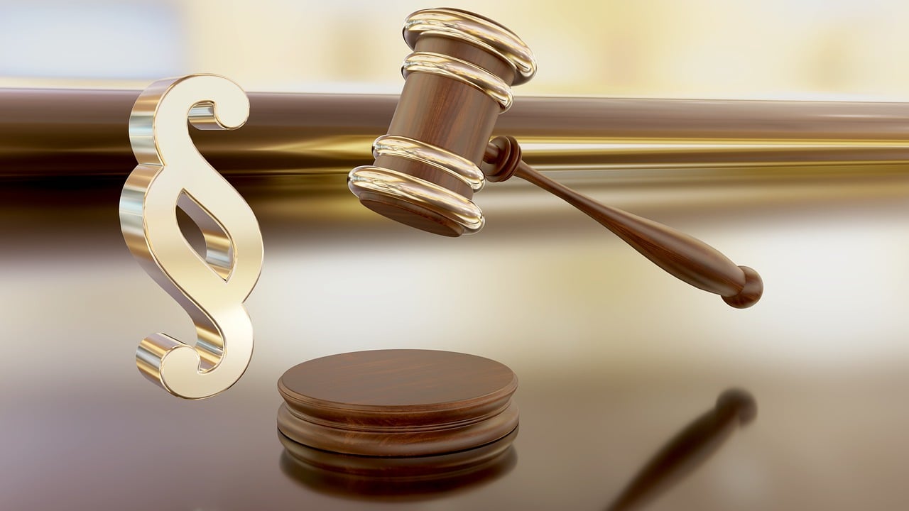 law-paragraph-judge-4292803