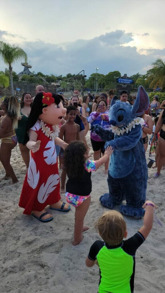 Magical Encounters: Meet Disney Characters at the Disney World Water Parks! 1 lilo stitch
