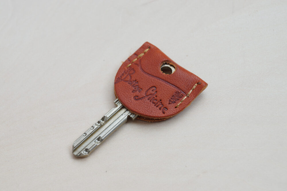 革製品専門店 Bottega Glicine/ボッテガ グリーチネ 茶色い革のキーカバー