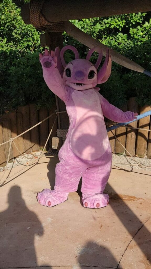 Magical Encounters: Meet Disney Characters at the Disney World Water Parks! 5 angel2