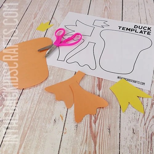 PAPER PLATE DUCK CRAFT STEP 2
