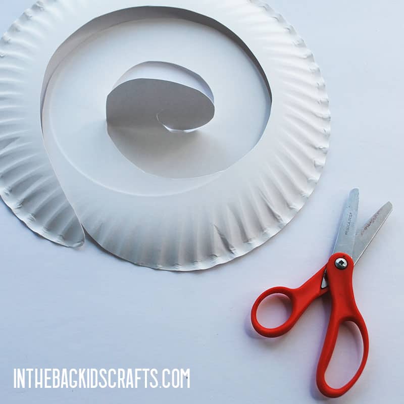 PAPER PLATE HORSE CRAFT STEP 1