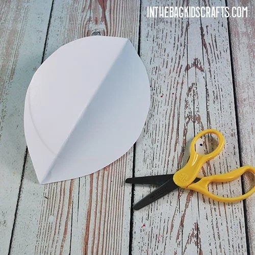 PAPER PLATE FOOTBALL CRAFT STEP 1