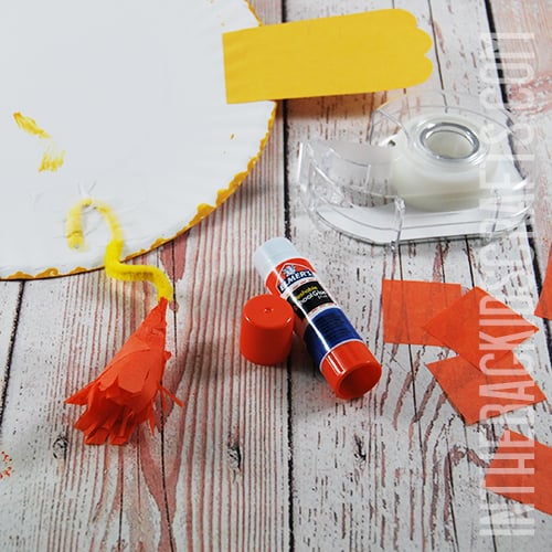 PAPER PLATE LION CRAFT STEP 7