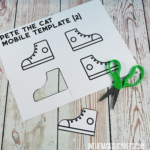PETE THE CAT PAPER PLATE CRAFT STEP 3