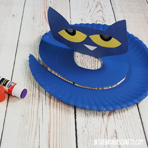 PETE THE CAT PAPER PLATE CRAFT STEP 6