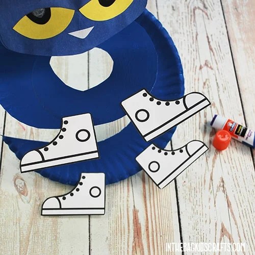 PETE THE CAT PAPER PLATE CRAFT STEP 7