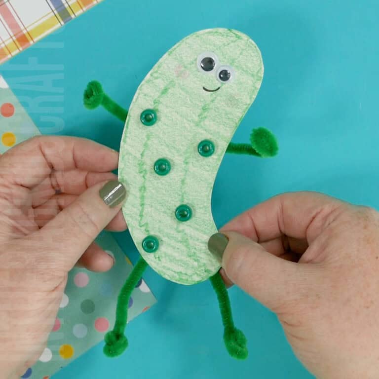 A simple and fun pickle craft for kids, featuring an easy food-themed project perfect for holiday crafting or anytime creativity.