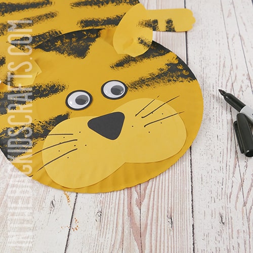 PAPER PLATE TIGER CRAFT STEP 7