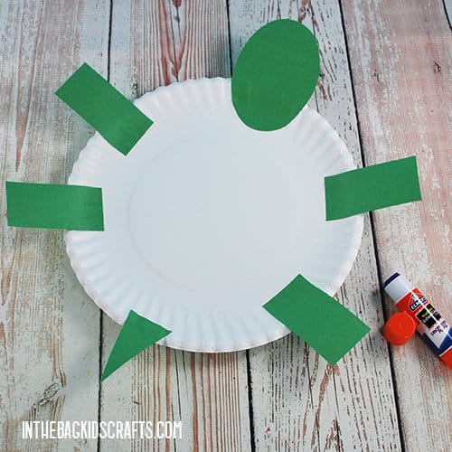 PAPER PLATE TURTLE CRAFT STEP 3
