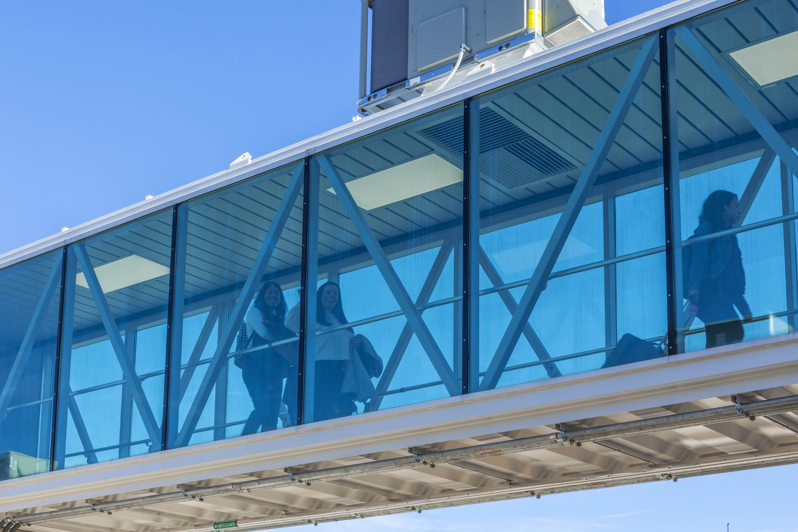 charleston-county-aviation-authority-jetbridge1