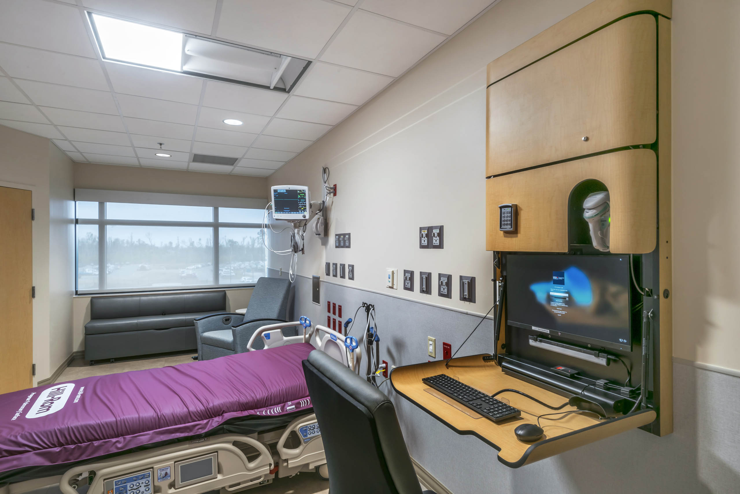 hca-gulf-coast-patient-room2
