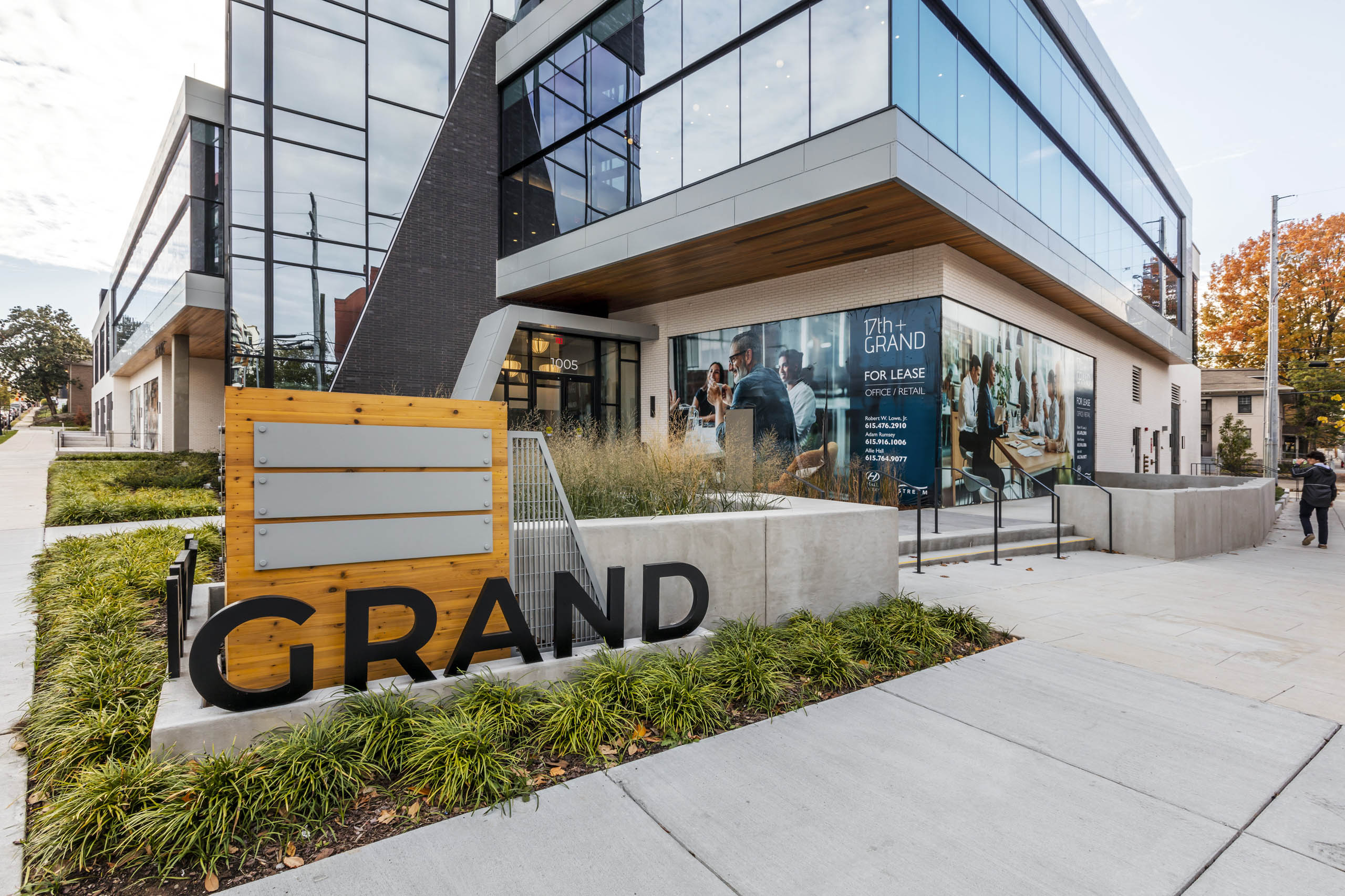 17th-grand-exterior-sign