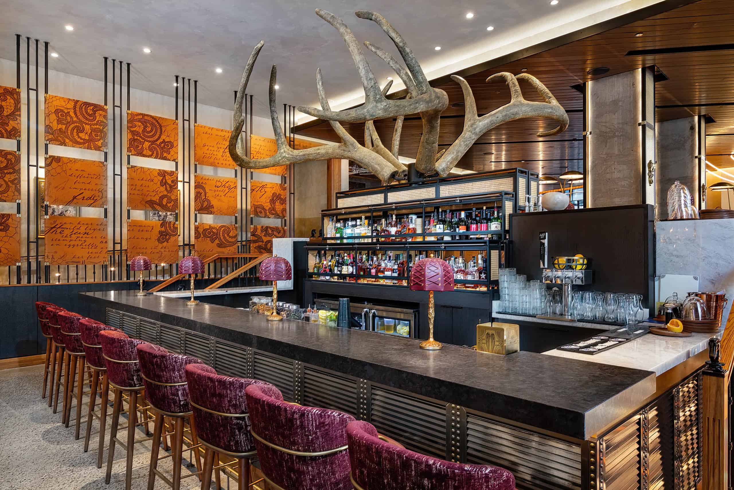 fraye-hotel-fallyn-apartments-bar
