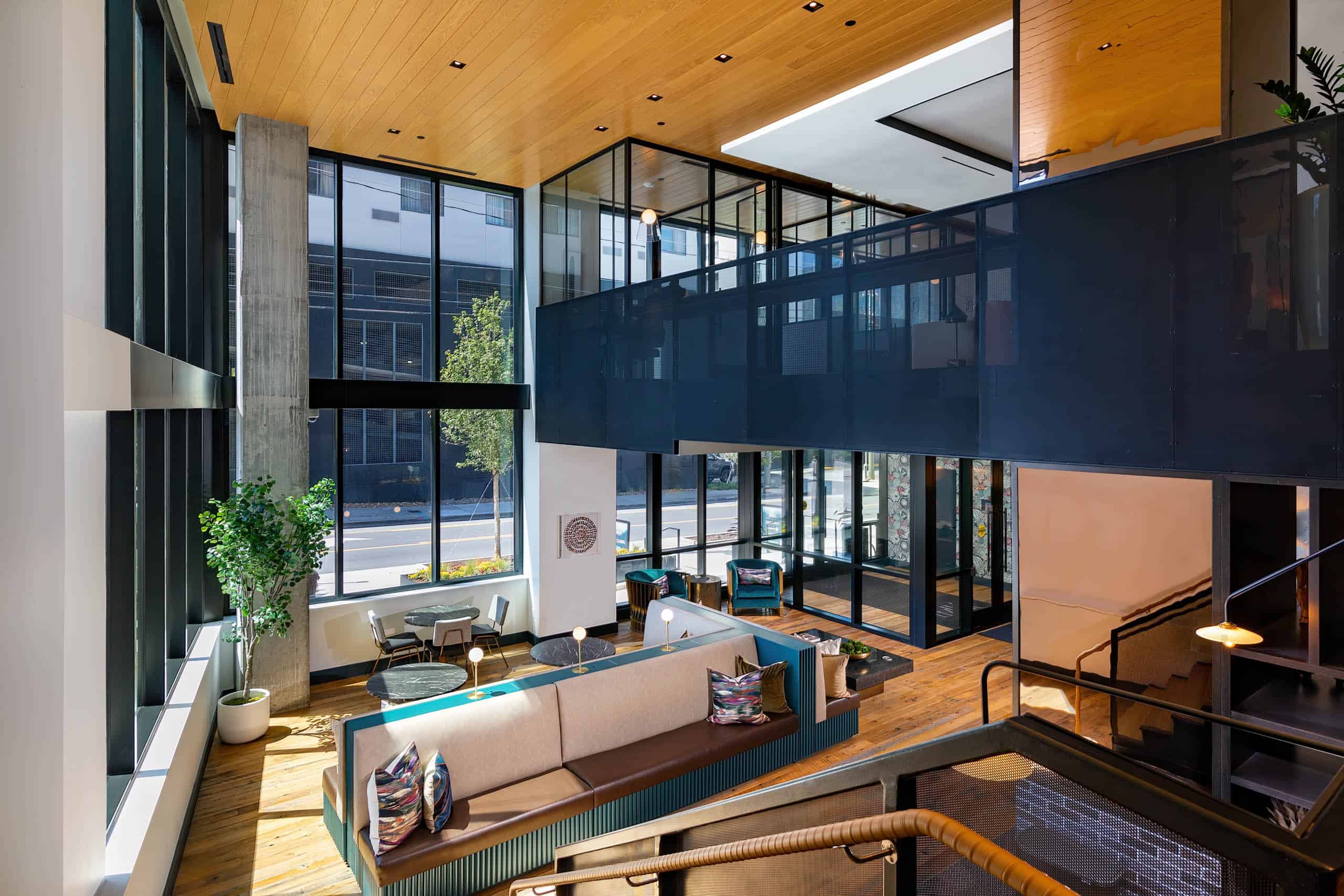 fraye-hotel-fallyn-apartments-lobby`