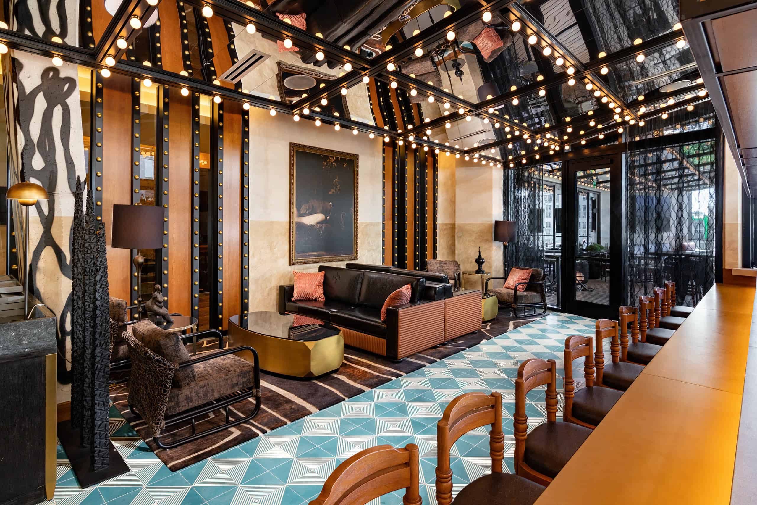 fraye-hotel-fallyn-apartments-lounge-bar2