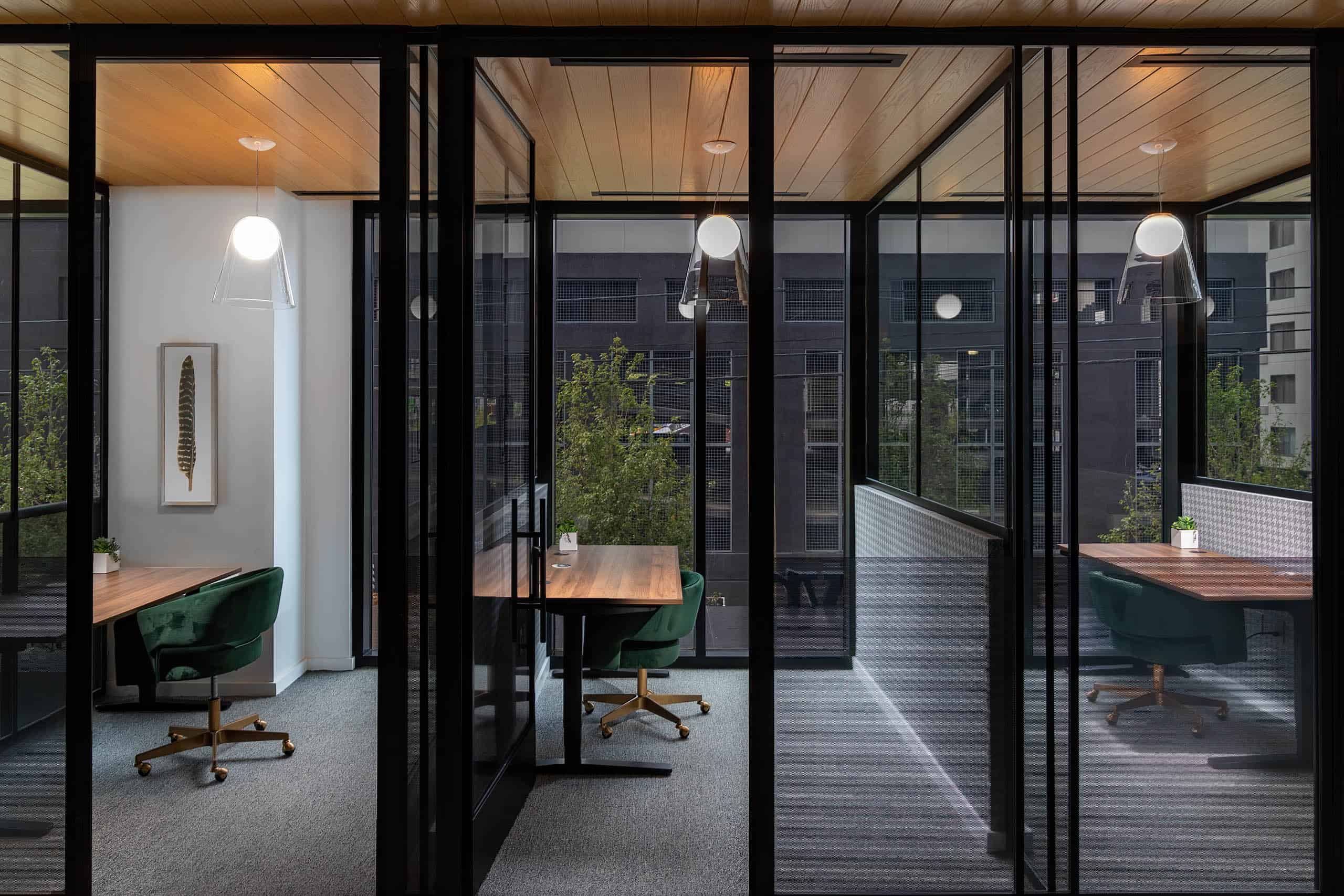 fraye-hotel-fallyn-apartments-work-rooms