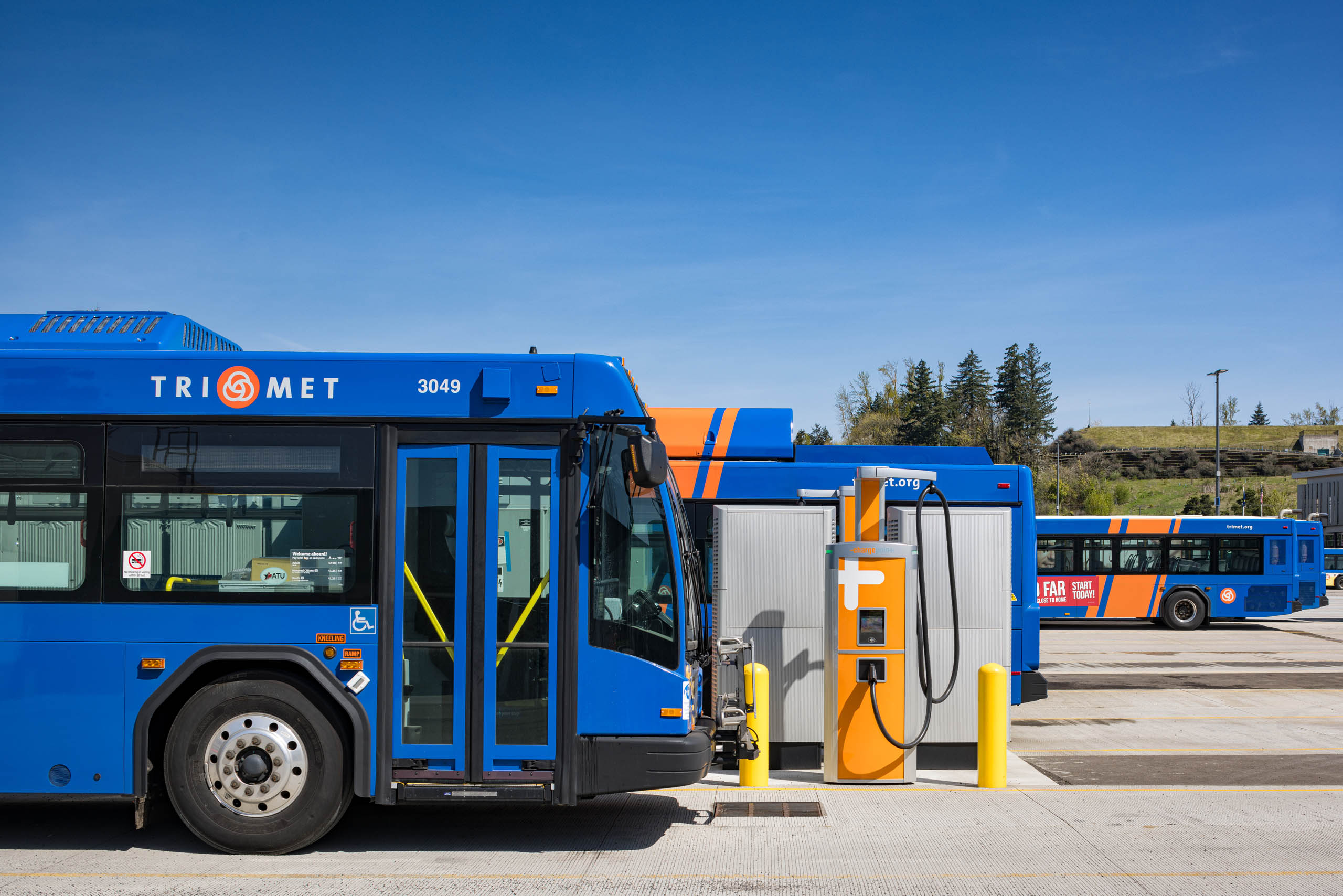trimet-bus-maintenance-facility-buses