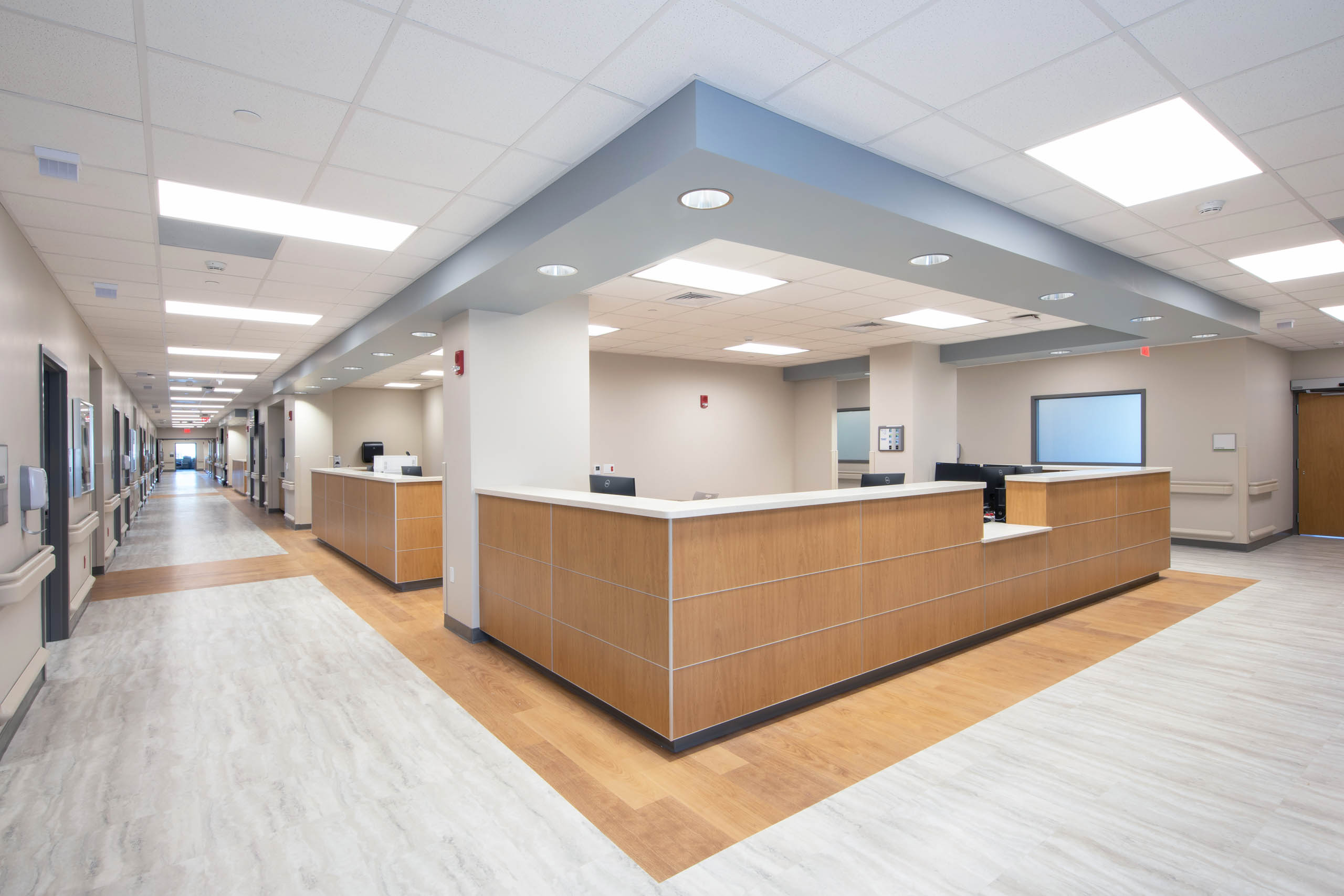 chs-tennova-north-knoxville-medical-center-nurses-station-front