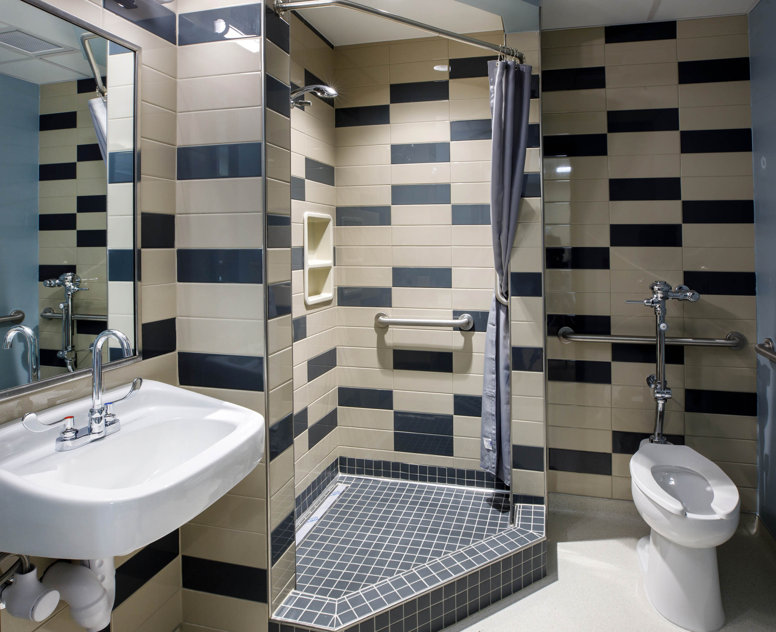 hca-healthcare-wesley-medical-center-bathroom1