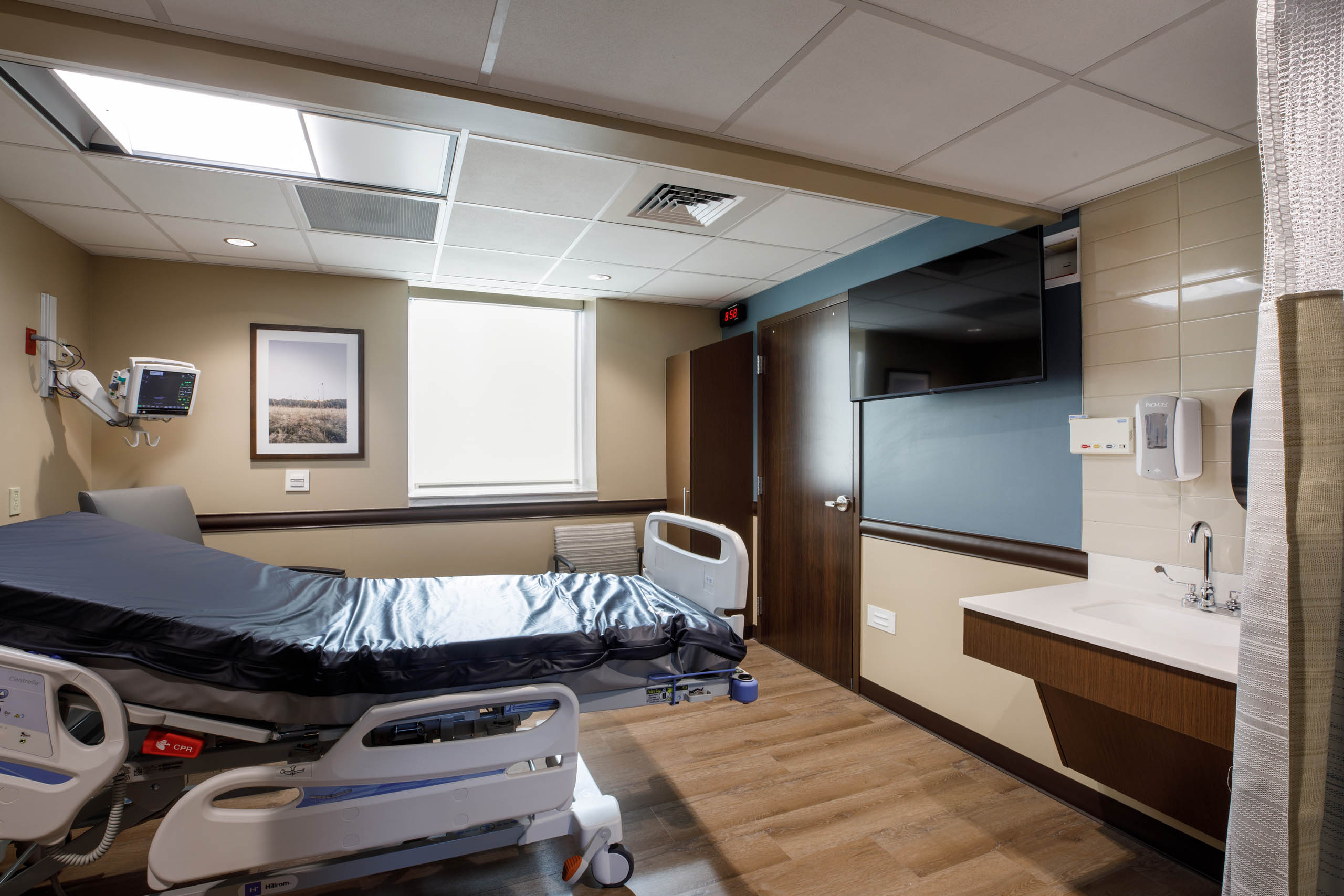 hca-healthcare-wesley-medical-center-patient-room