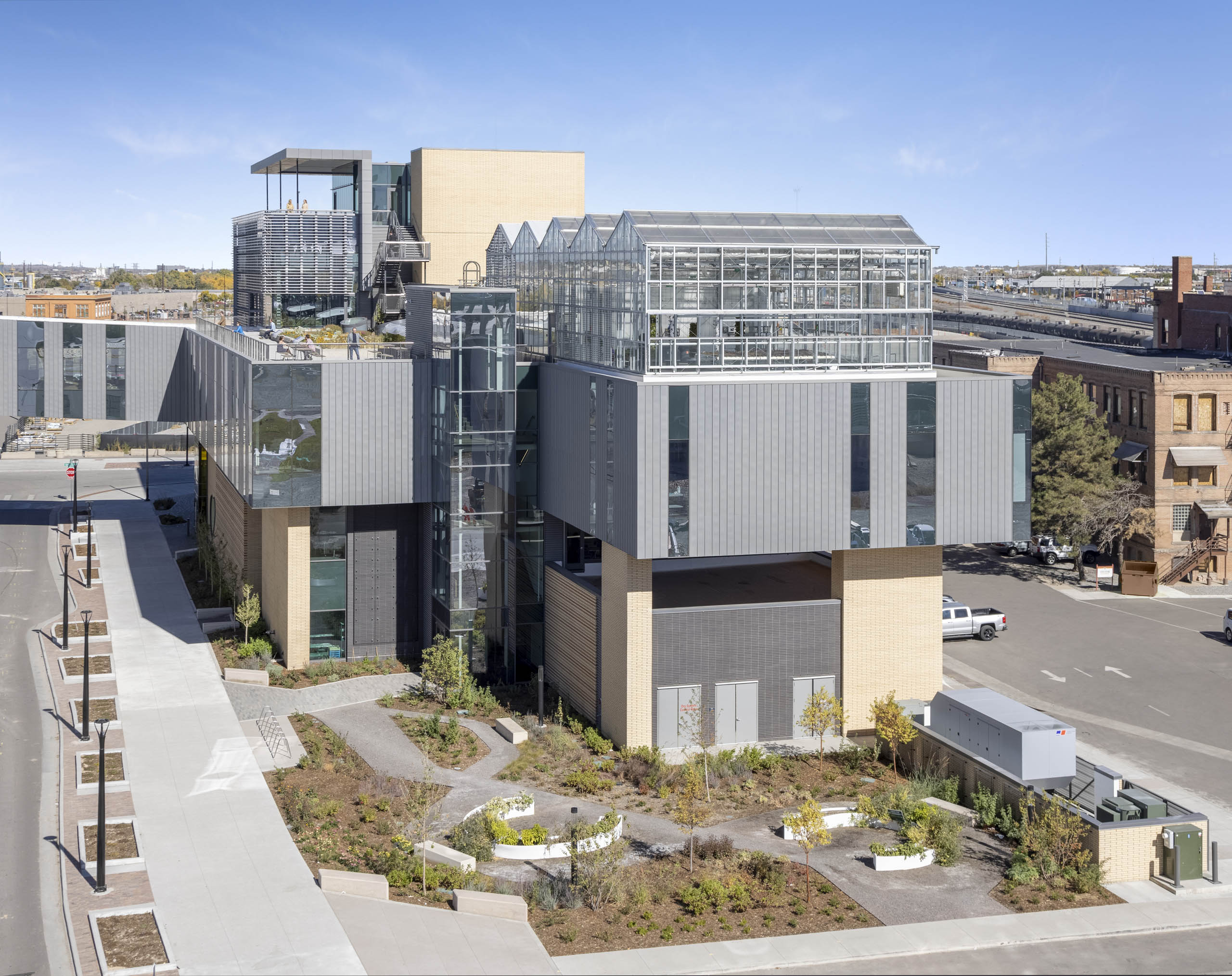 csu-spur-terra-exterior-day