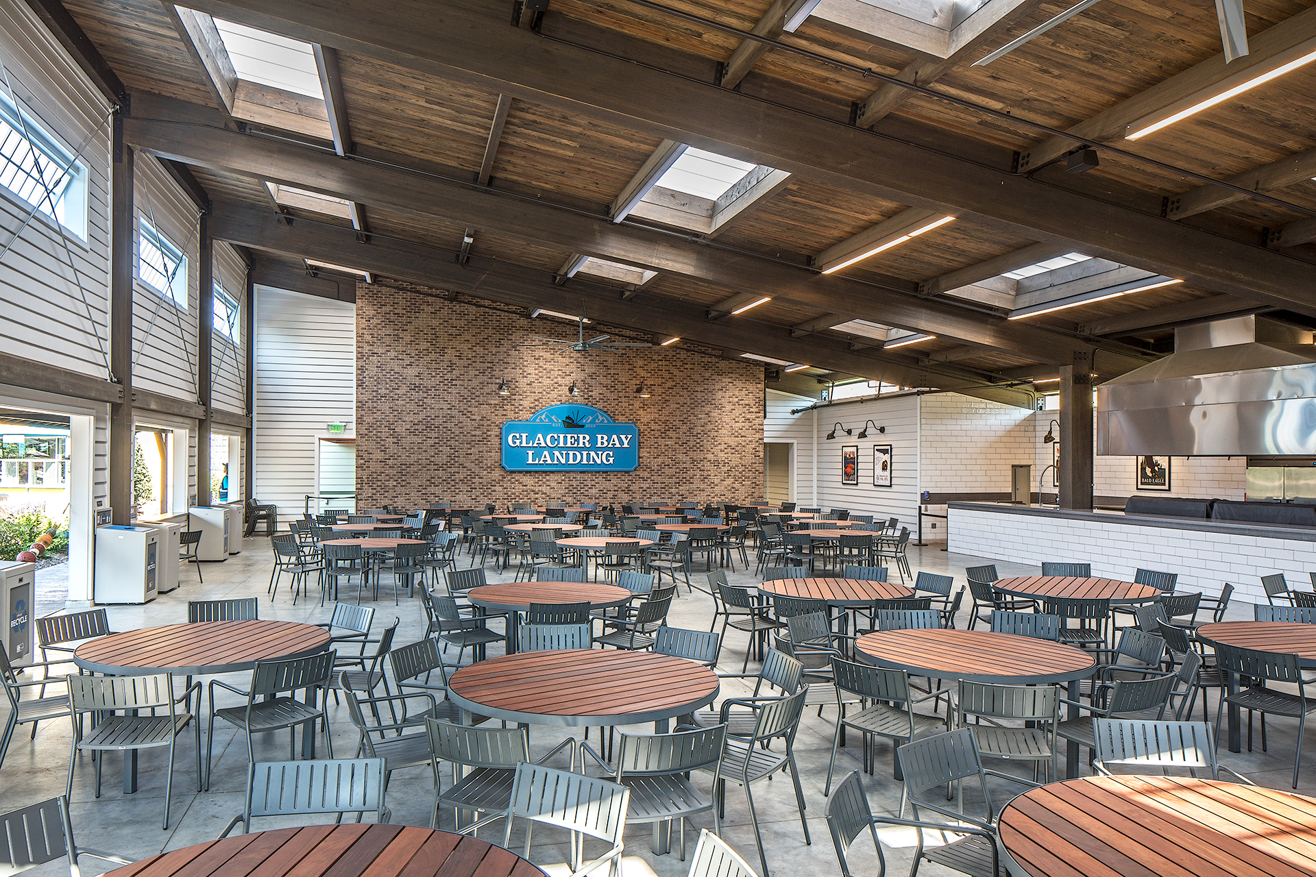 henry-doorly-zoo-omaha-glacier-bay-landing-dining-hall