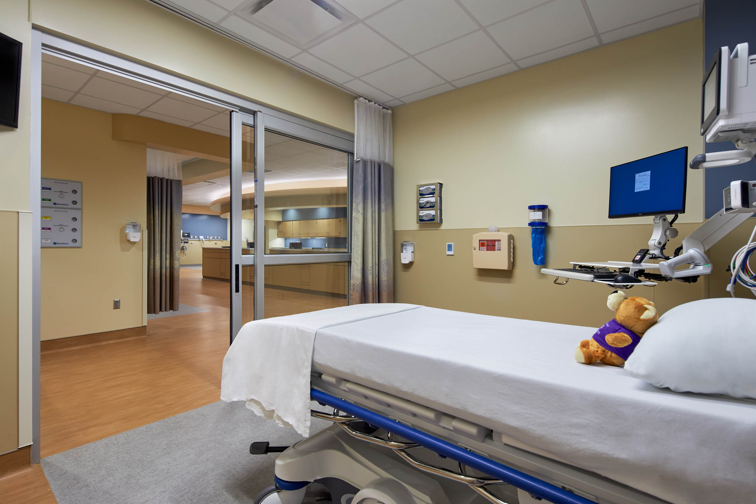 columbus-community-hospital-patient-room-3