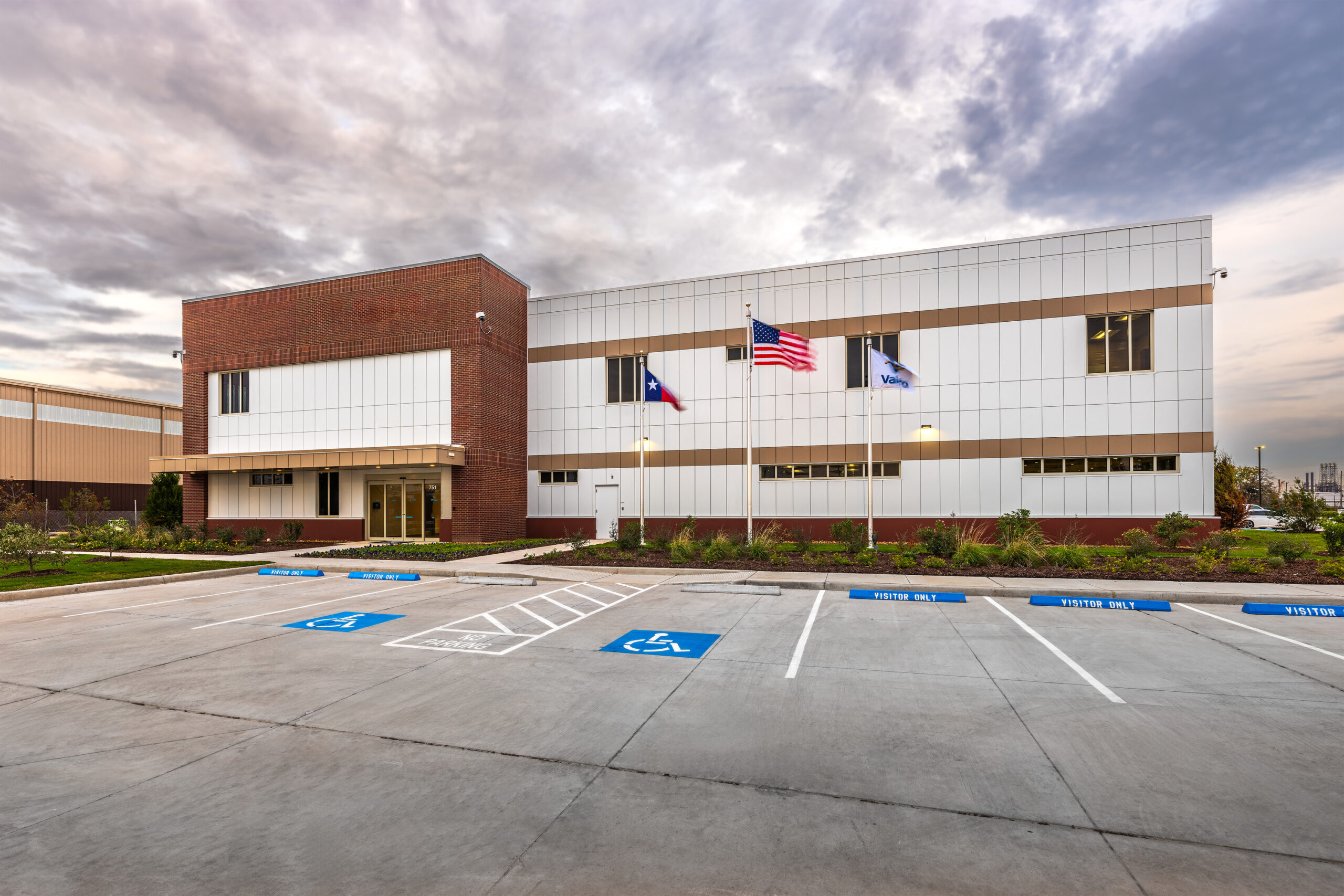 valero-houston-refinery-exterior