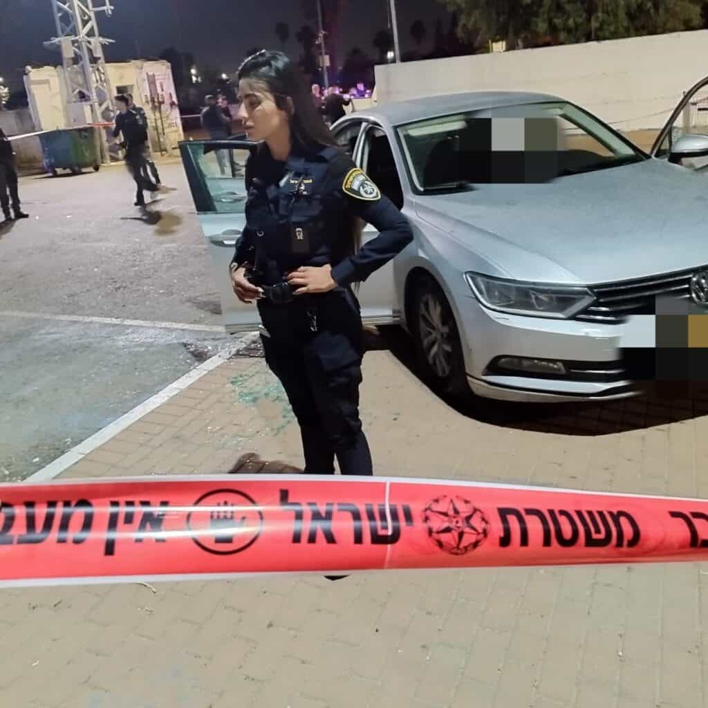 זירת הרצח בלוד – רכב האישה שנורתה למוות