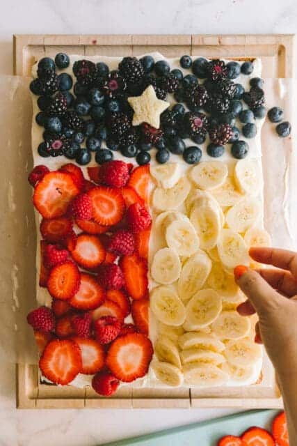 finishing decorating the top of the 4th of July cake