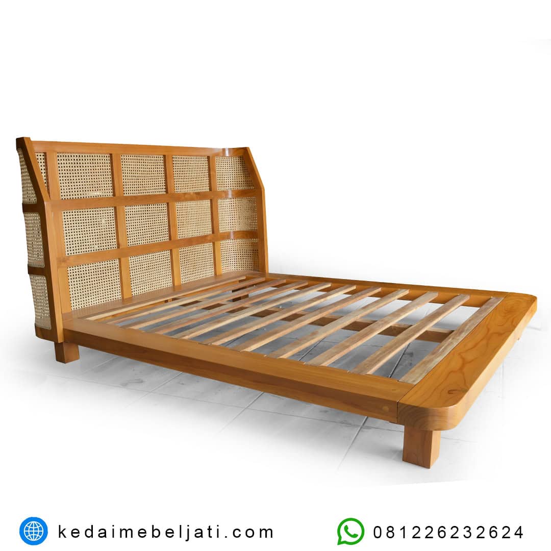 Tempat Tidur Jati Rotan