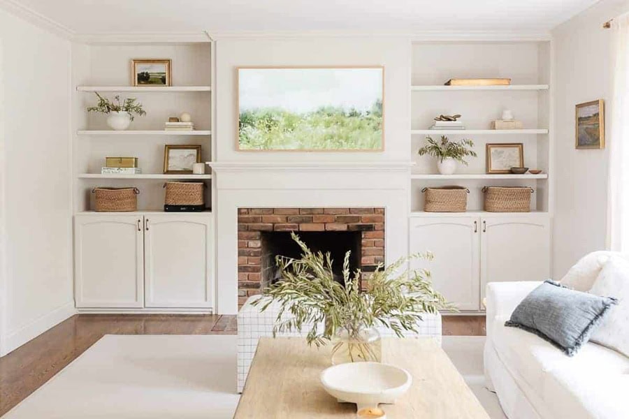 Rak pajangan built-in