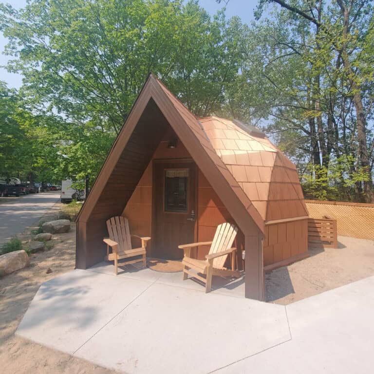 geodome cabin with 2 chairs