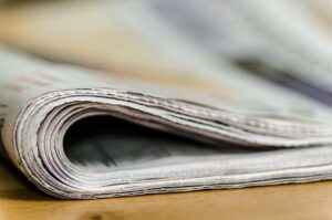 ÁTLÖVÖLDÖZÖTT LEGYEZŐKÉNT