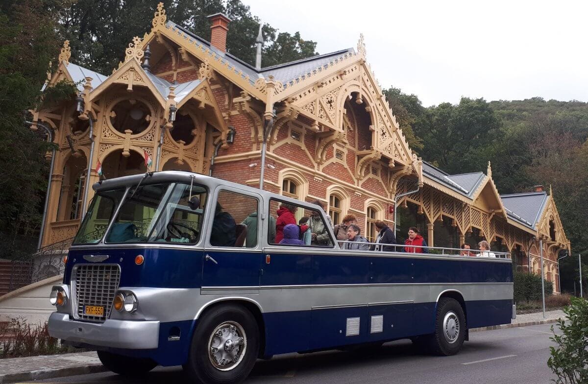 Buszos város(rész)nézés
