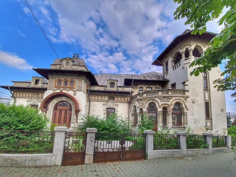 Ploiesti Romania: The Sad Story Of A Beautiful House