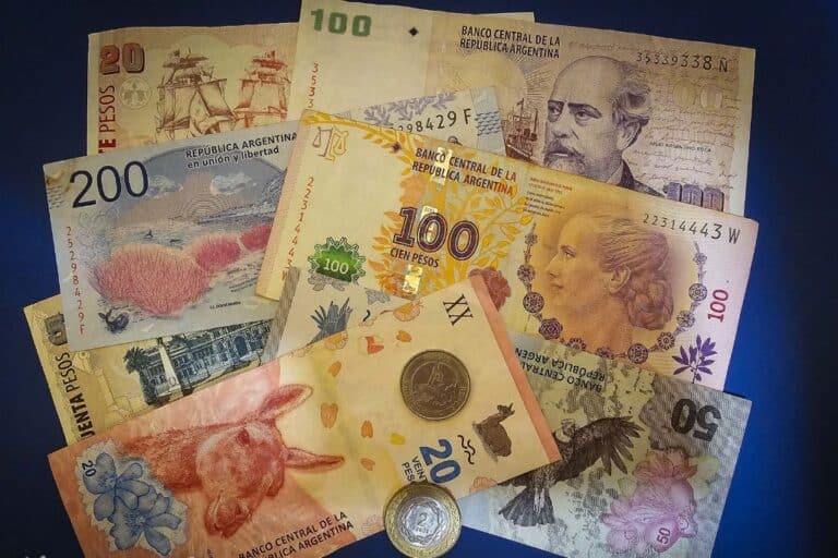 Different Argentine peso bills. Understanding money in Argentina, the blue dollar and the MEP rate of US dollars to Argentine peso is crucial for your travel.