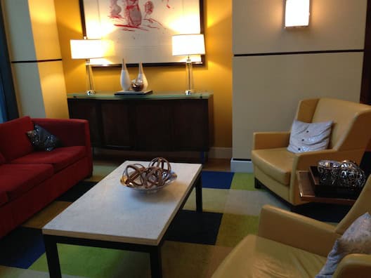 Renaissance ClubSport sitting area