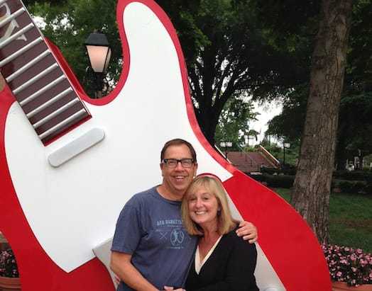 Grand Ole Opry - L&M guitar