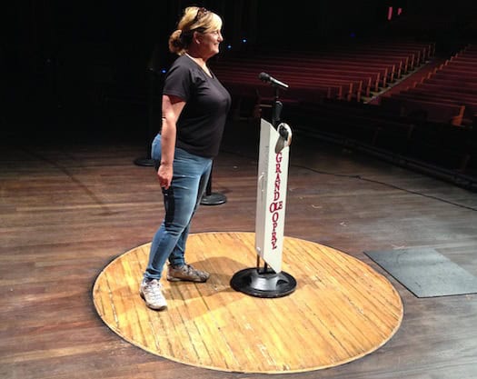Grand Ole Opry - Lois in circle