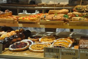 Isn't this food just calling your name? | Photo courtesy of https://foodfriskerdotcom.files.wordpress.com/2014/08/pratikpastries.jpg