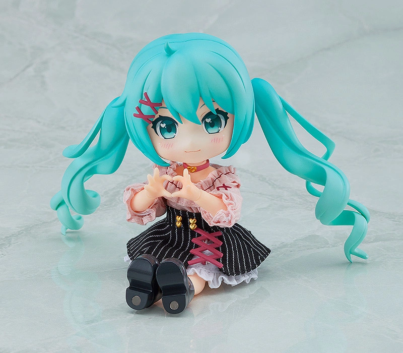 Nendoroid Doll Vocaloid Hatsune Miku Date Outfit Pose3