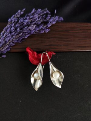 FLORA Tulip Pearl Earrings