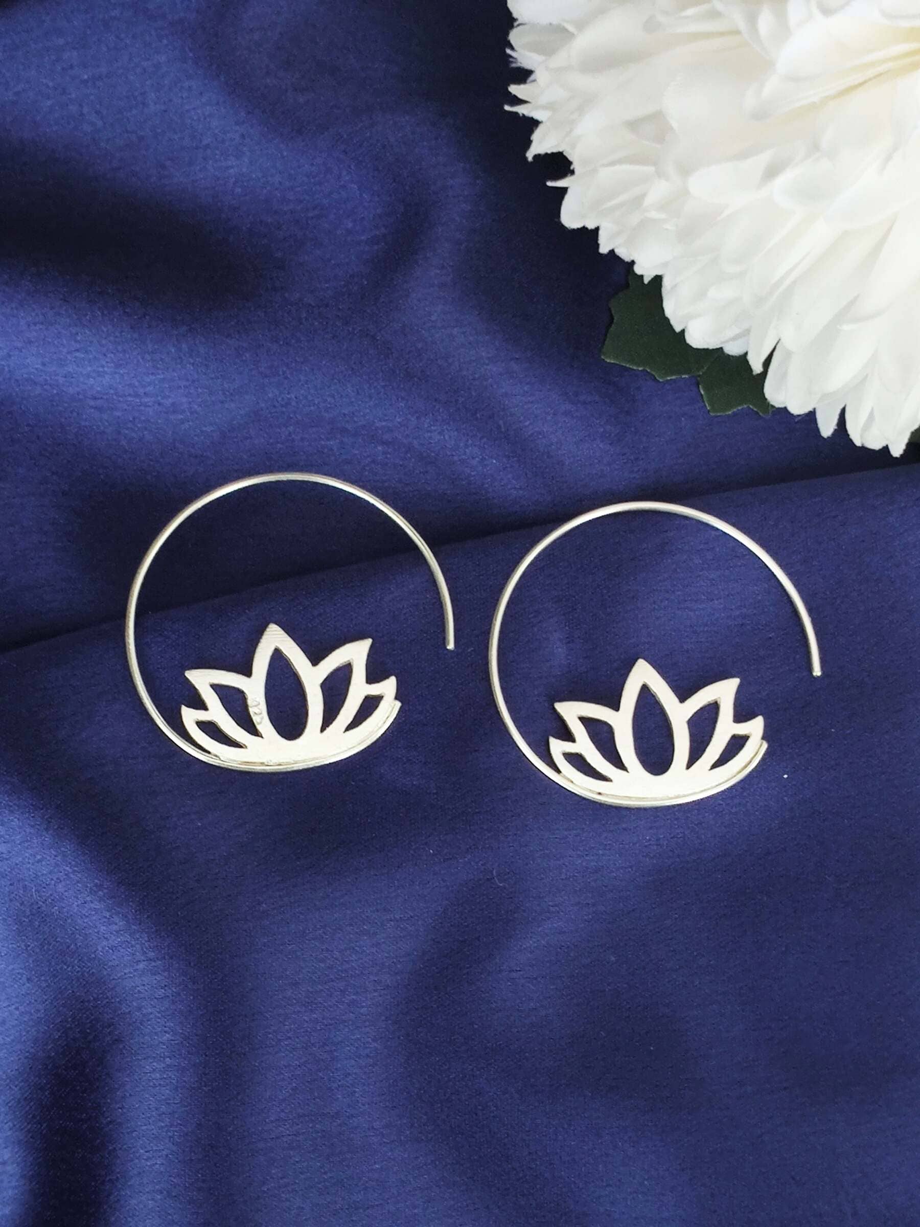 Lotus Hoops
