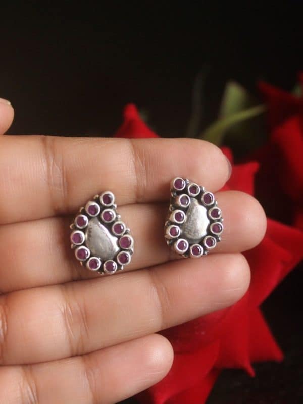 Paisley studs - Ruby
